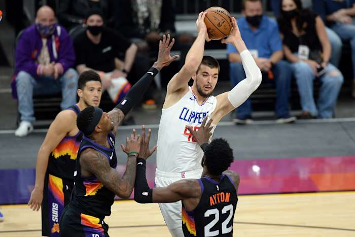 Apr 28, 2021; Phoenix, Arizona, USA; LA Clippers center Ivica Zubac (40) passes the ball amidst Phoenix Suns defenders during the first half at Phoenix Suns Arena. Mandatory Credit: Joe Camporeale-USA TODAY Sports
